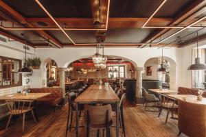 a restaurant with tables and chairs and a bar at Zur Mühle in Bad Birnbach