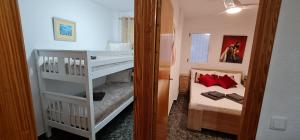 Łóżko lub łóżka w pokoju w obiekcie SunRise Den, a pie de playa, vista al mar y piscina