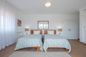 Postel nebo postele na pokoji v ubytování Deslumbrante Villa do Lago + 45 fotografií