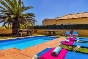 Basen w obiekcie Villa Duna Mar by Villa Plus lub w pobliżu