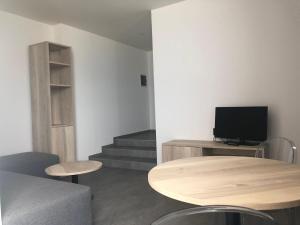 A television and/or entertainment centre at Baia dei Mulini Resort & Spa