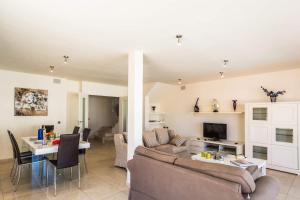 Posezení v ubytování Villa Pino by Villa Plus