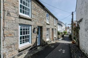 an empty alley in an old stone building at Tregwary Cottage in Newlyn