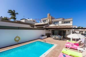 The swimming pool at or close to Villa Sirena by Villa Plus