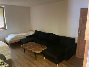 Posteľ alebo postele v izbe v ubytovaní Apartmany Milano s výrivkou a terasou