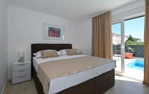 Postel nebo postele na pokoji v ubytování Luxury Apartment Maravic with Private Pool + 35 fotografií
