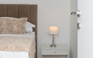 Postel nebo postele na pokoji v ubytování Luxury Apartment Maravic with Private Pool