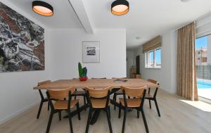 Bazén v ubytování Luxury Apartment Maravic with Private Pool nebo v jeho okolí