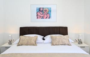 Postel nebo postele na pokoji v ubytování Luxury Apartment Maravic with Private Pool