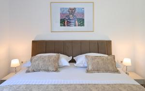 Postel nebo postele na pokoji v ubytování Luxury Apartment Maravic with Private Pool