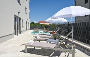 Bazén v ubytování Luxury Apartment Maravic with Private Pool nebo v jeho okolí