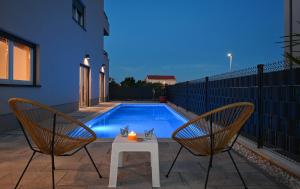 Baseinas apgyvendinimo įstaigoje Luxury Apartment Maravic with Private Pool arba netoliese