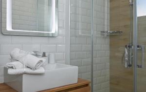 Koupelna v ubytování Luxury Apartment Maravic with Private Pool