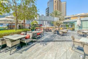 Gallery image of bnbme homes - Classic Studio Heart of the Marina - 808 in Dubai