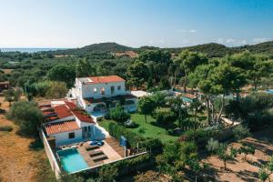 an aerial view of a house with a swimming pool at casa Namaste in Porto Columbu - Perdʼe Sali