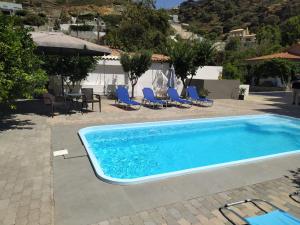 Bazén v ubytovaní Orama Apartments - Vacations Next to the Sea alebo v jeho blízkosti
