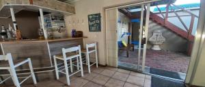 Φωτογραφία από το άλμπουμ του Dolphin Inn Blouberg στο Bloubergstrand