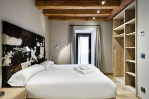 A bed or beds in a room at Luderna - Casa Les er Haro