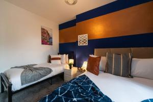 Tempat tidur dalam kamar di Jesouth Exquisite Suite Dazzling Chic City Centre