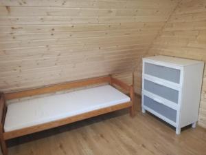 Tempat tidur dalam kamar di Domek letniskowy Ada, Gabrysia, Alan Wieleń