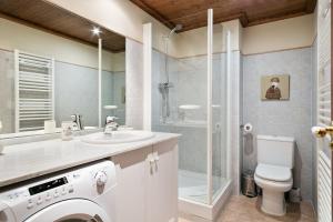 Ett badrum på Luderna - Apartamento Val de Ruda A32 de Gèles