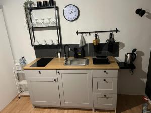 A kitchen or kitchenette at 4 STARS APARTMENTS Near Airport