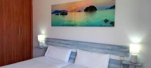 En eller flere senge i et værelse på Apartamento del Mar