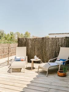 תמונה מהגלריה של Hôtel Restaurant Les Arnelles בסן-מארי-דה-לה-מאר