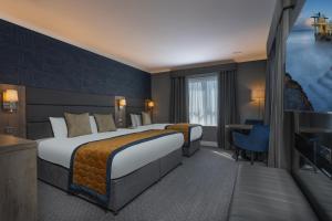 Letto o letti in una camera di Clybaun Hotel