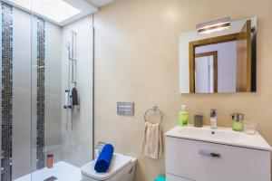 Kúpeľňa v ubytovaní Villa Kikay by Villa Plus + 10 fotografií