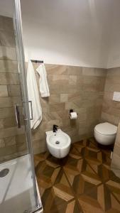 A bathroom at Santa Lucia Affittacamere