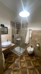 A bathroom at Santa Lucia Affittacamere