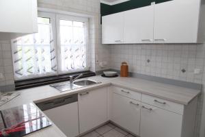 Kuchyň nebo kuchyňský kout v ubytování Haus Deichterrasse