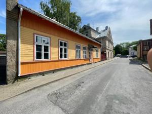 an empty street in a town with a building at Suur-Mere Guesthouse in Haapsalu