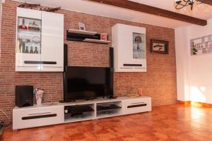 TV a/nebo společenská místnost v ubytování Casa Ursului