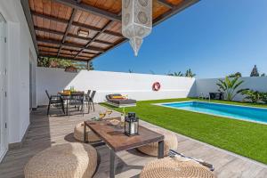 Bazén v ubytování Villa Natalia by Villa Plus nebo v jeho okolí