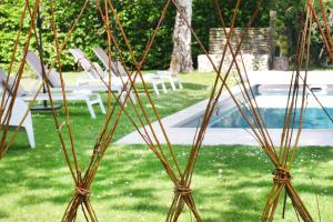 Piscina di L'Orme Blanchet Spa & Piscine, petit-déjeuner inclus o nelle vicinanze