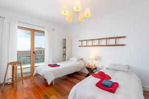 A bed or beds in a room at Villa Inma Calero by Villa Plus Még 21 kép