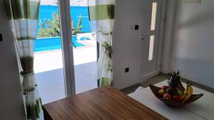 Bazén v ubytování Villa Relax , with seaview and two pools near beach nebo v jeho okolí