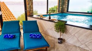 Bazén v ubytování Villa Relax , with seaview and two pools near beach nebo v jeho okolí