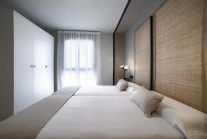 A bed or beds in a room at Apto rural Alesves Esencia de Bardenas Navarra