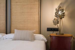 A bed or beds in a room at Apto rural Alesves Esencia de Bardenas Navarra