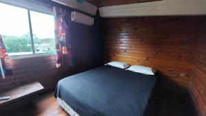 Una cama o camas en una habitación de The Host Puerto Iguazú
