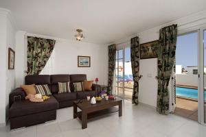 Basen w obiekcie Villa Tabaiba by Villa Plus lub w pobliżu