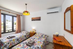 Postel nebo postele na pokoji v ubytování Villa Anjharad by Villa Plus + 14 fotografií