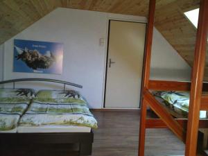 Tempat tidur dalam kamar di Chalupa EL DORADO