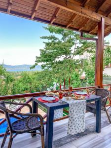 Balkón nebo terasa v ubytování Havuzlu Mustakil Lüx Villa Doğa SAPANCA 150 MT2