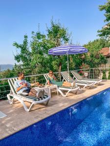 Bazén v ubytování Havuzlu Mustakil Lüx Villa Doğa SAPANCA 150 MT2 nebo v jeho okolí