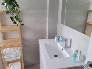 Zdjęcie z galerii obiektu Apartamentos Bluebelle - Marbella w Marbelli