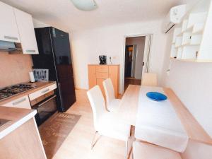 Η κουζίνα ή μικρή κουζίνα στο Apartma Tara